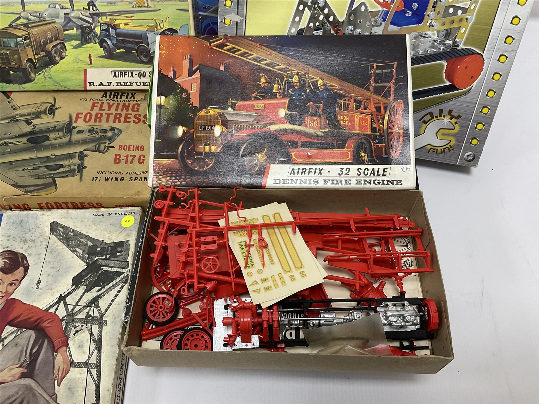 Nineteen assorted construction kits by Lego, Trix, Airfix, Tamiya, Paula, Steel Tec etc; all boxed (19)