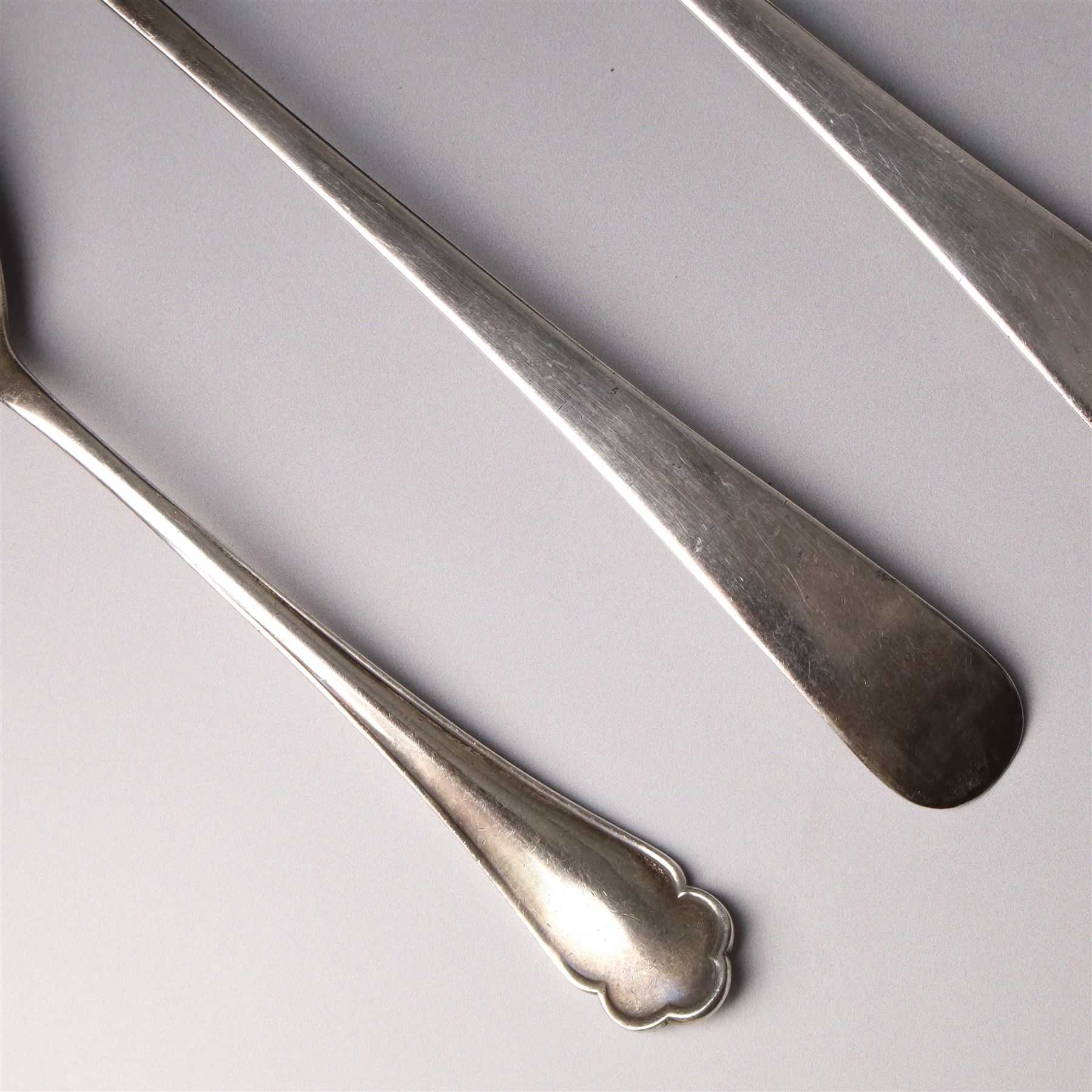 Pair of silver salad servers Sheffield 1905 Maker Walker & Hall, and another pair Sheffield 1915 Maker Atkin Bros