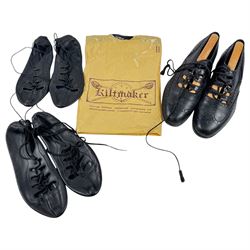 Set of three tasselled leather Sporrans, one with chrome plated mounts and two with fur, together with kilt set