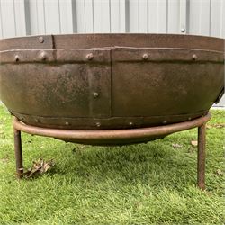 Circular cast iron fire pit, with grate - THIS LOT IS TO BE COLLECTED BY APPOINTMENT FROM DUGGLEBY STORAGE, GREAT HILL, EASTFIELD, SCARBOROUGH, YO11 3TX