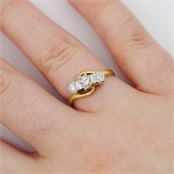18ct gold three stone round brilliant cut diamond ring, Birmingham 1965, total diamond weight approx 0.25 carat