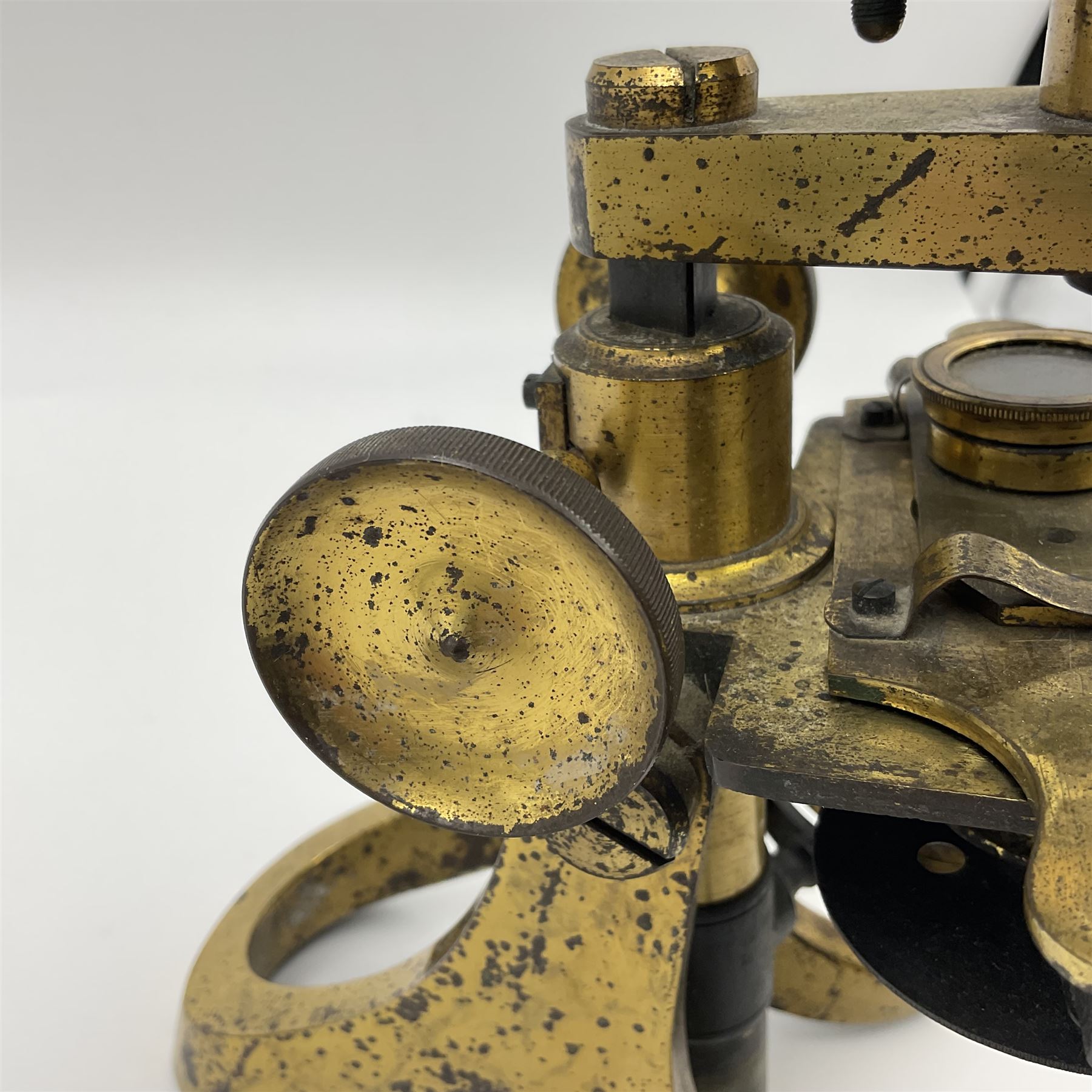 Brass monocular microscope, unbranded, H32cm