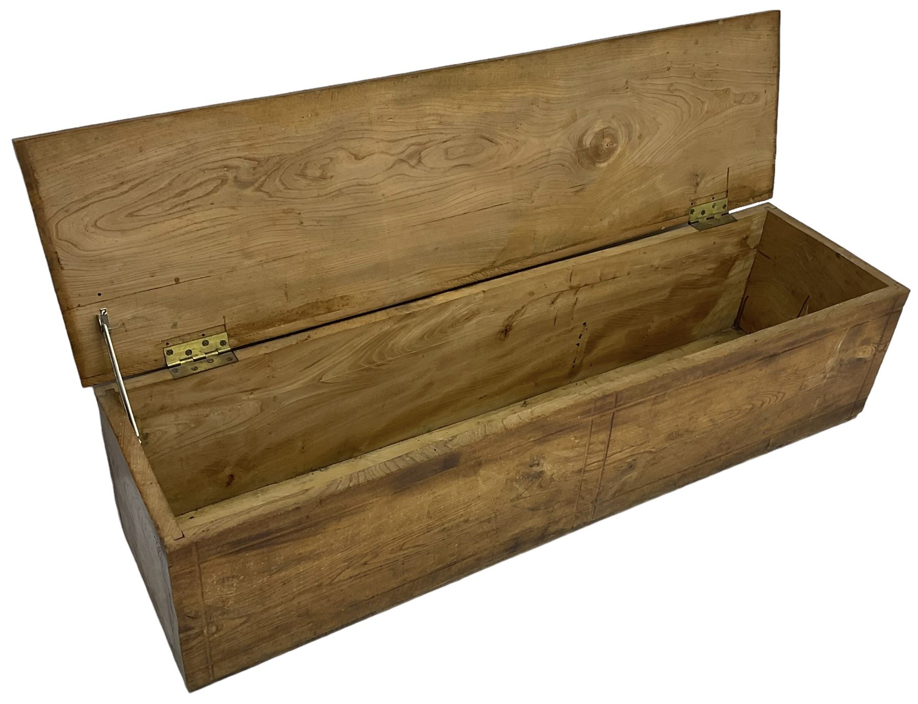 Late 20th century elm blanket box enclosed by hinged lid