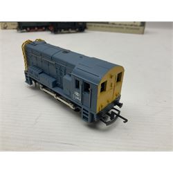 Wrenn '00' gauge - three Class 08 0-6-0 Diesel Shunting locomotives - No.7124 in LMS Black; No.D3464 in BR Blue; and No.D3783 in BR Green; all boxed with instructions (3)