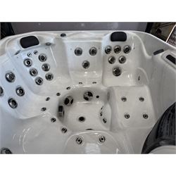 Platinum Spas Santorini 846A 6 person hot tub, with five seats and a lounger,  52 multiple jets, 7.3kw, 32 Amp, with hinged cover in full working order.

https://e.issuu.com/embed.html?backgroundColor=%23000000&d=platinum_brochure_uk_2023_v5_lr&hideIssuuLogo=true&hideShareButton=true&u=superiorwellness