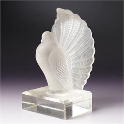 Pair of frosted glass peacock bookends, in the style of Lalique, on clear bases with bevelled edges, H15cm