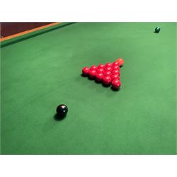 Burroughes and Watts (Soho, London: 1839-1900) - late 19th century oak full size billiard or snooker table, on eight turned supports, thick slate bed.
Currently situated in storage, ready for delivery. Currently in storage. Sold as per image.