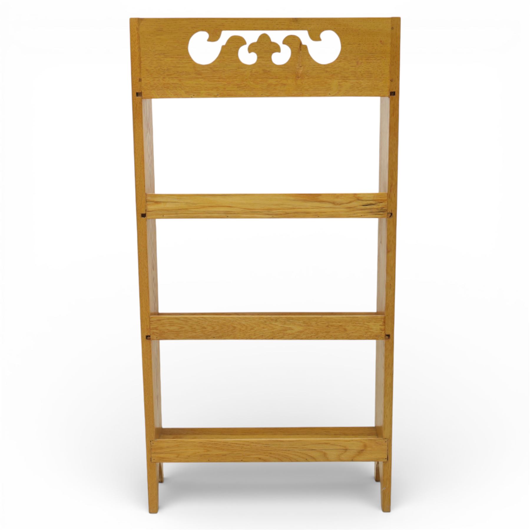 20th century small oak open bookcase, with pierced shaped cresting above four open shelves, beaded upright sides, shaped side panels, raised on shaped feet