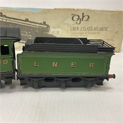 DJH Models ‘00’ gauge - kit built Class C7 (NER Class Z) 4-4-2 Atlantic locomotive and tender no.710 in LNER green; with original box 