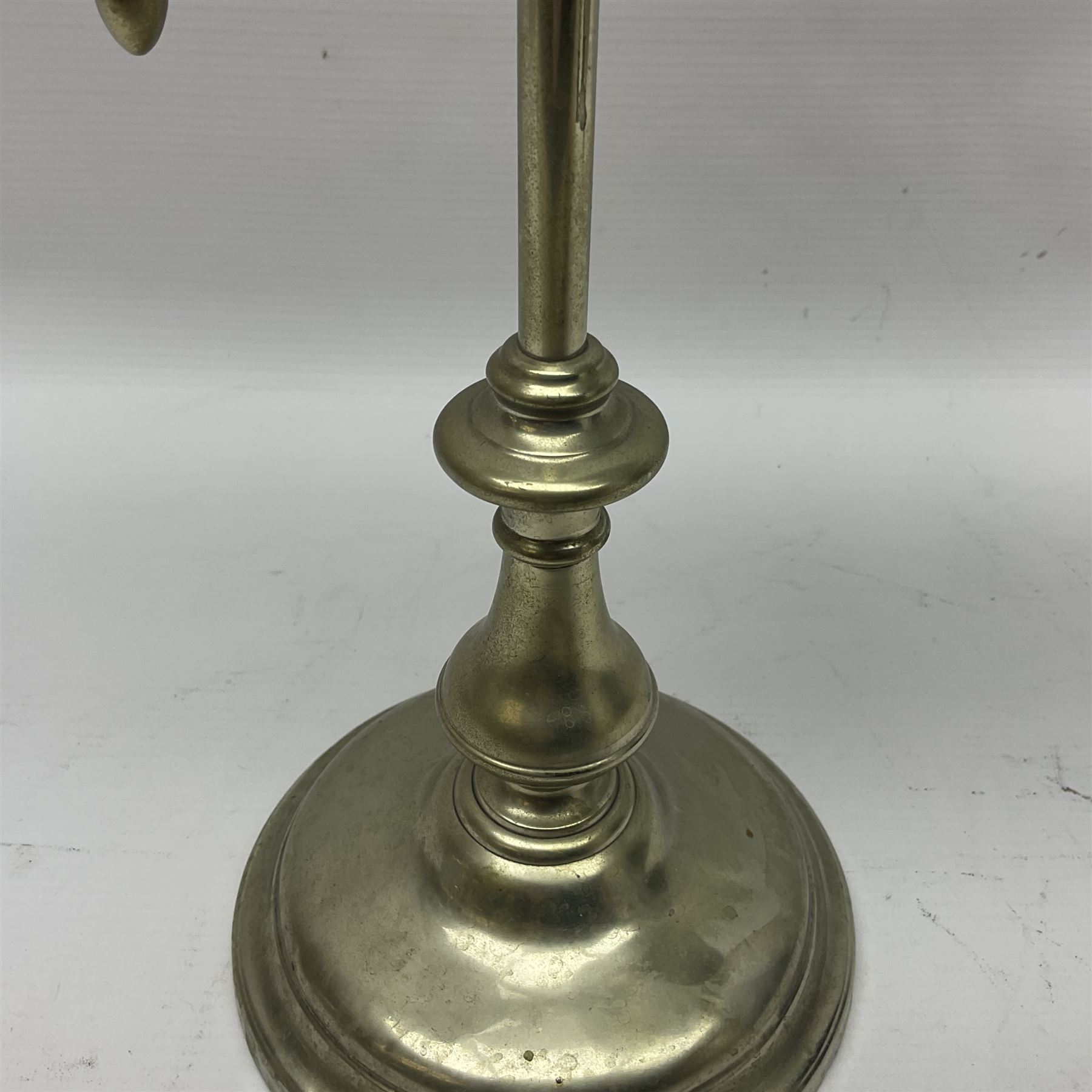 William H Honey polished brass adjustable student's oil lamp, with green glass shade, H60cm
