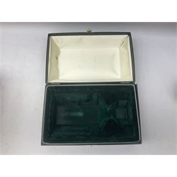 Gordon Highlander Single Malt Scotch whisky, 1l 43% vol, in ceramic decanter and original lined presentation box together with another similar box