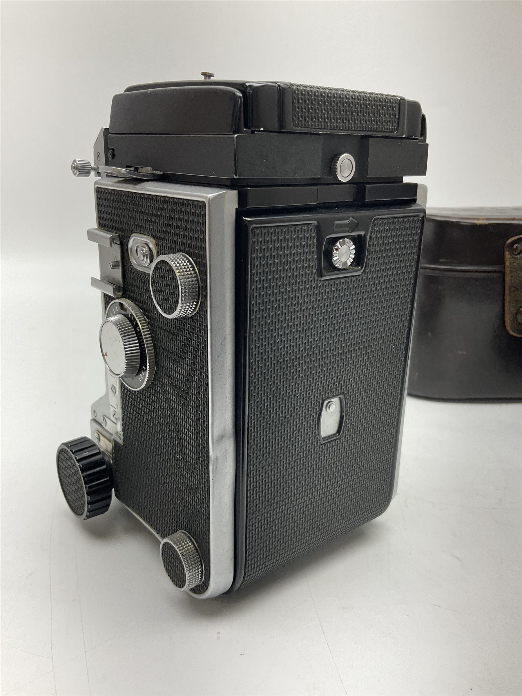 Mamiyaflex C3 TLR camera body, serial no. 2399634, with 'Mamiya Sekor 1:4.5 f=18cm' lens, serial no. 690864 and 736076