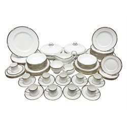 Wedgwood Cavendish pattern dinner servic