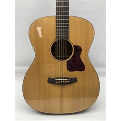 Tanglewood Folk/OM cedar and java wood acoustic guitar, the three-piece back with mango spalted wood insert; serial no.180914094 L101cm