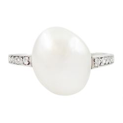 French Art Deco platinum pearl and diamond ring, single white / cream baroque pearl, the b...