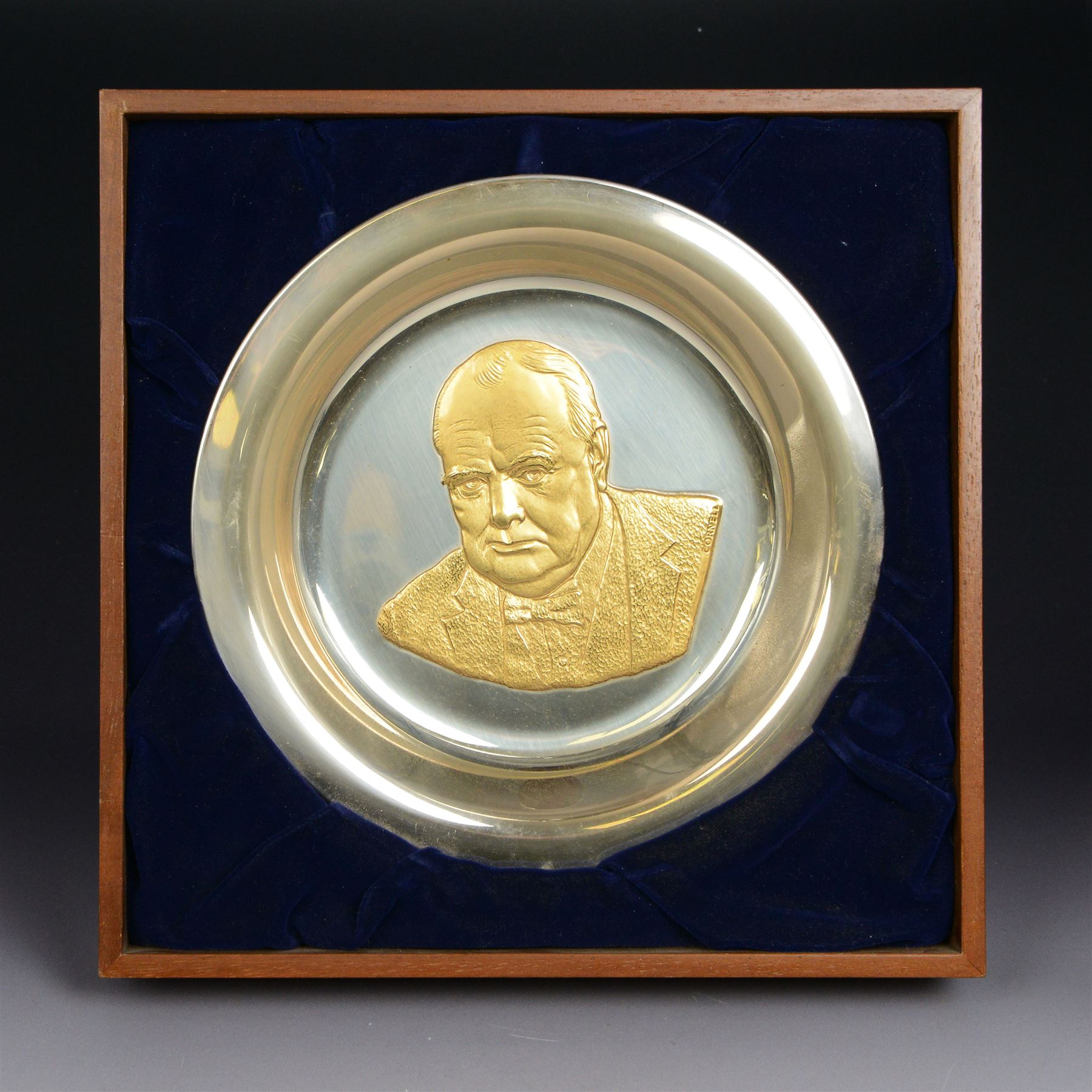 Limited edition silver filled The Churchill Centenary Trust plate, of circular form decorated in low relief with a portrait of Winston Churchill in 24ct gold, hallmarked John Pinches, London 1974, contained within wooden display frame with velvet interior, plate D20.5cm
