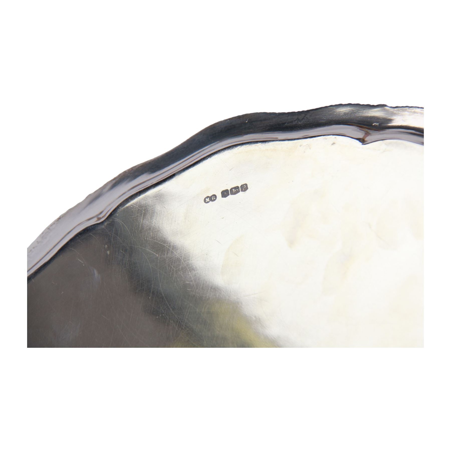 Early 20th century silver salver, of circular form with piecrust and oblique gadrooned rim, hallmarked Manoah Rhodes & Sons Ltd, Sheffield 1932, D36cm