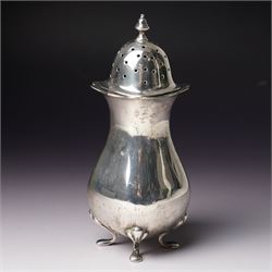 Edwardian silver sugar caster with pierced cover and shaped supports Birmingham 1904 Maker Alexander Clark Manufacturing Co.