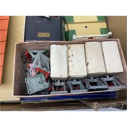 Hornby Dublo - D1 Turntable, D1 Island Platform and D1 Footbridge; all boxed; Through Station, Girder Bridge, signal box, level crossing, footbridge, quantity of buffer stops, power controller etc; unboxed