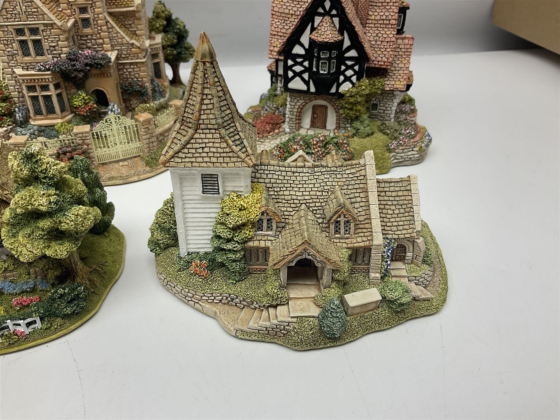 Ten Lilliput Lane models, to include Firemans Watch, The Rest House and Green Gables, Titmouse Cottage etc, all with deeds and original boxes (10)