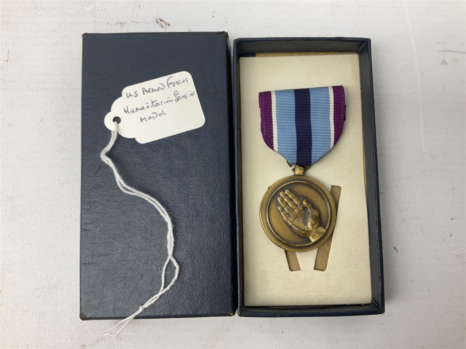 Nine American medals including WW2 Navy and Army Occupation medals, 1939-41 Defence Medal, boxed National Defence Medal and bar, South West Asia Service with bar, Air Force, National Guard and Military achievement medals etc (9)