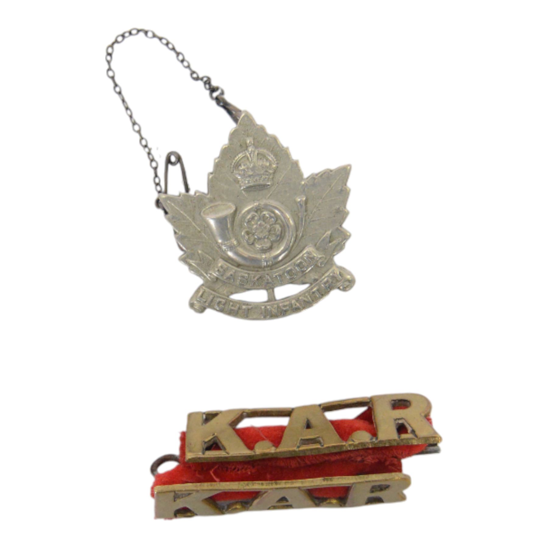 WWI trio medal group, 1914-15 Star, War and Victory medal, awarded to 2631 SJT T.M. Cave. 3- Lond. R, together with two horn snuff boxes
by vendors repute the two snuff boxes were presented to T.M. Cave by his men in the Kings African Rifles at the end of WWI