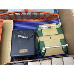 Hornby Dublo - D1 Turntable, D1 Island Platform and D1 Footbridge; all boxed; Through Station, Girder Bridge, signal box, level crossing, footbridge, quantity of buffer stops, power controller etc; unboxed