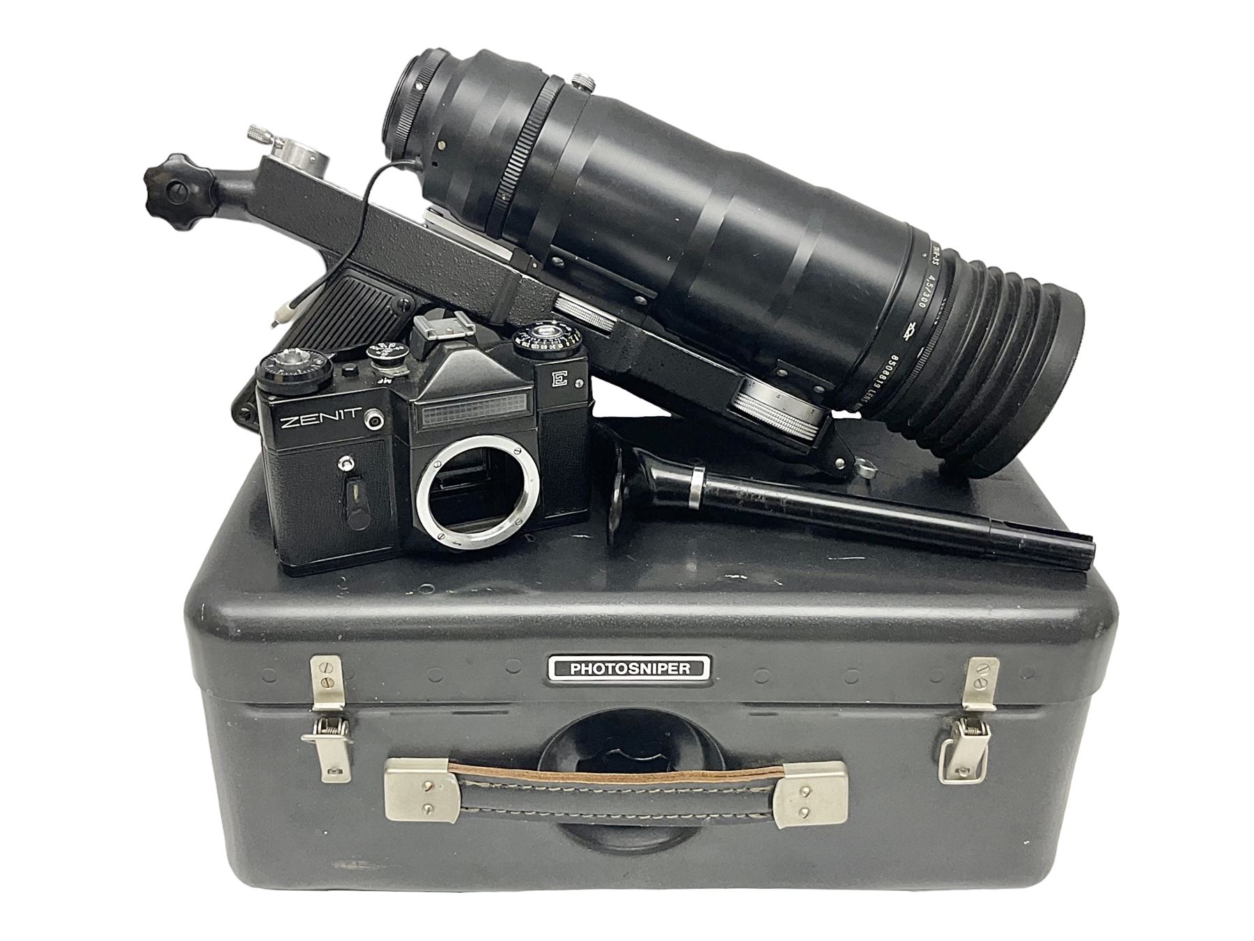 Zenit Photosniper Outfit, to include Zenit E camera body, serial no 80272217, 'Tair-3S 4.5/300' lens serial no 8508819, 'Aico 3x Converter', etc, all in a metal carry case  