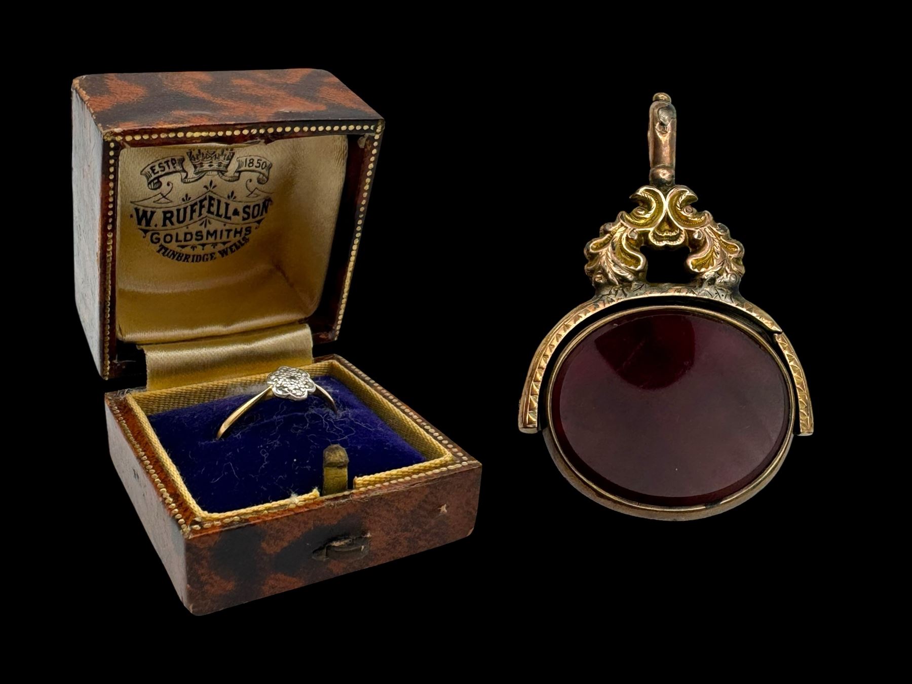 18ct gold diamond daisy cluster ring and a gold-plated carnelian and bloodstone spinner fob, fob L5.5cm