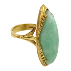  18ct gold marquise shaped jade ring, stamped 750  
[image code: 4mc]