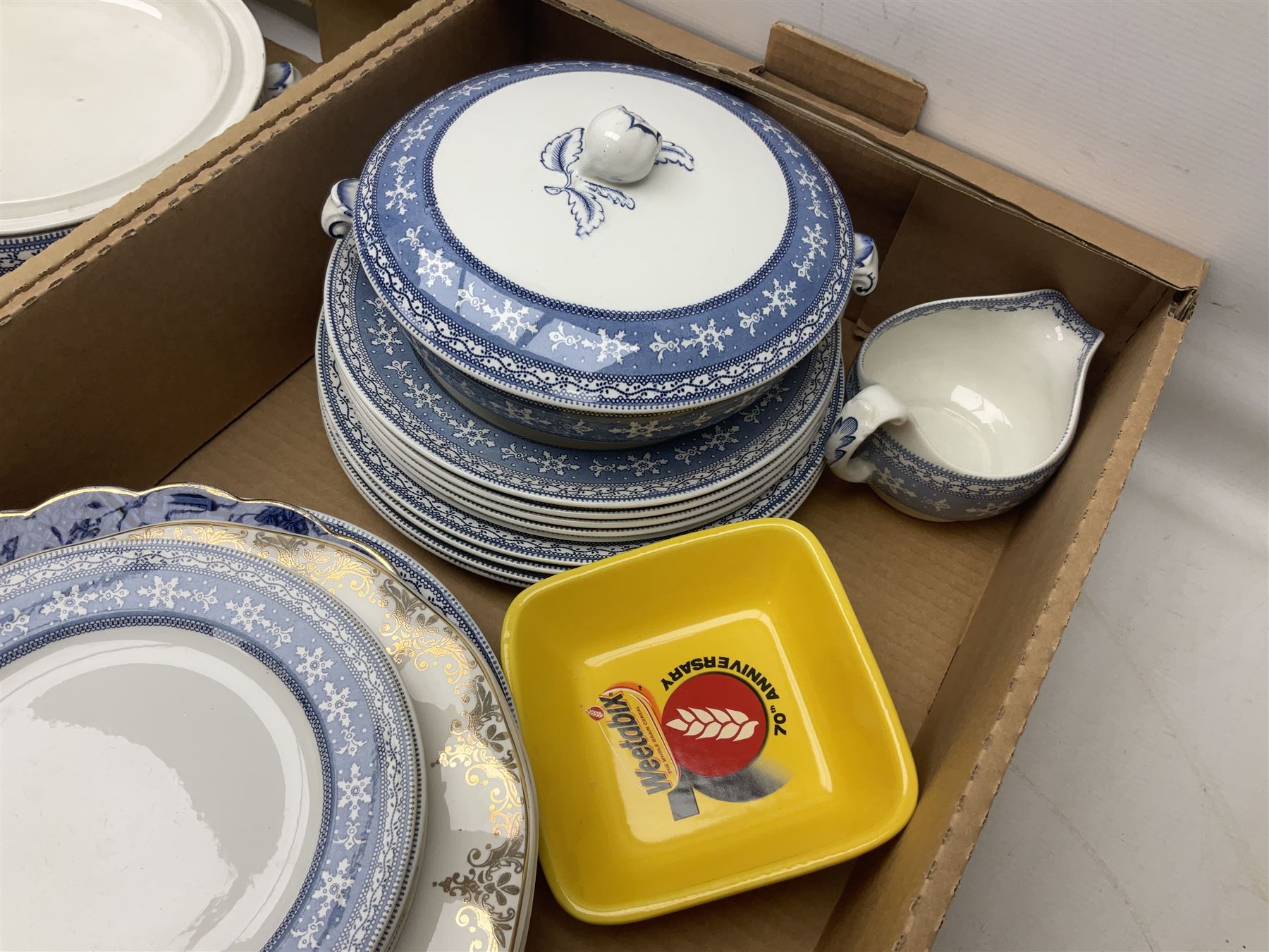 Maling Maltese pattern part dinner wares, including dinner plates, tureens, side plates etc, together with Pyrex dinner wares, decorated in flying duck pattern, Johnson Bros Indian Tree pattern tea and dinner wares and a collection of decorative and calendar plates, etc, in six boxes 