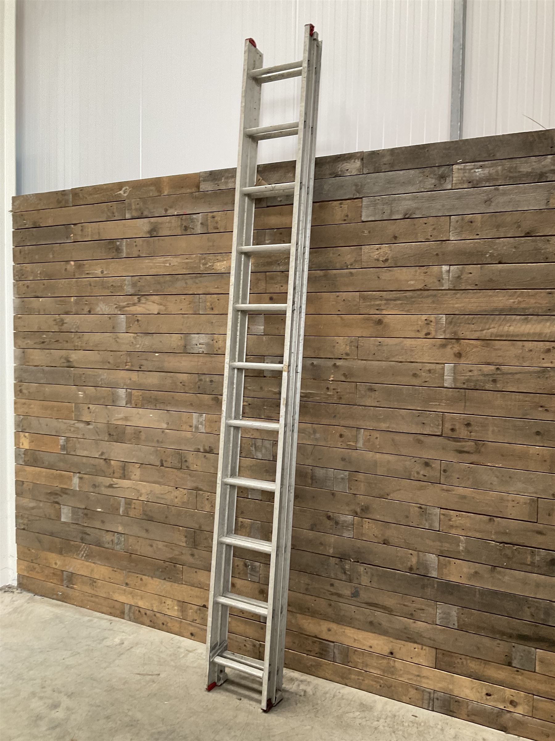 Clima pair extending aluminium ladders - 3.1m closed, 5.6m extended 