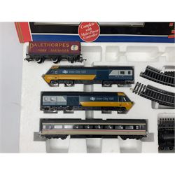 Hornby '00' gauge - Intercity 125 2-car set Nos.43010 & 43011 with one coach in original box with track and additional 4-6-0 locomotive and tender No.7476 and goods wagon; and another similar HST Intercity 125 2-car set Nos.43125 & 43126 with two coaches in original box with track and controller (2)