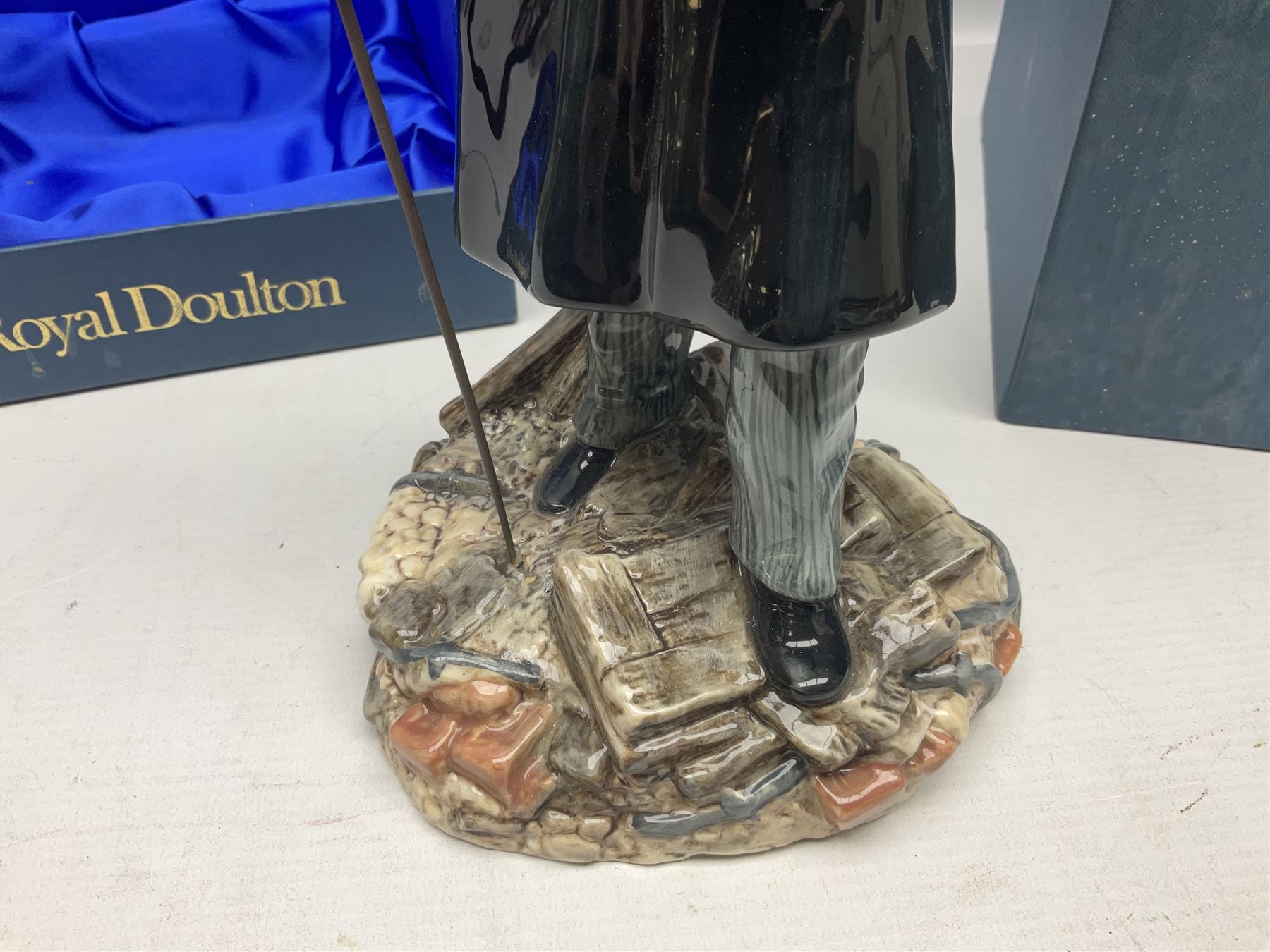 Royal Doulton Winston S. Churchill HN3433 Figure, Limited edition 1075/ 5000, with original box, H30cm 