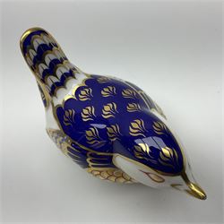 Royal Crown Derby paperweight in the form of a wren, with a gold stopper, H6cm