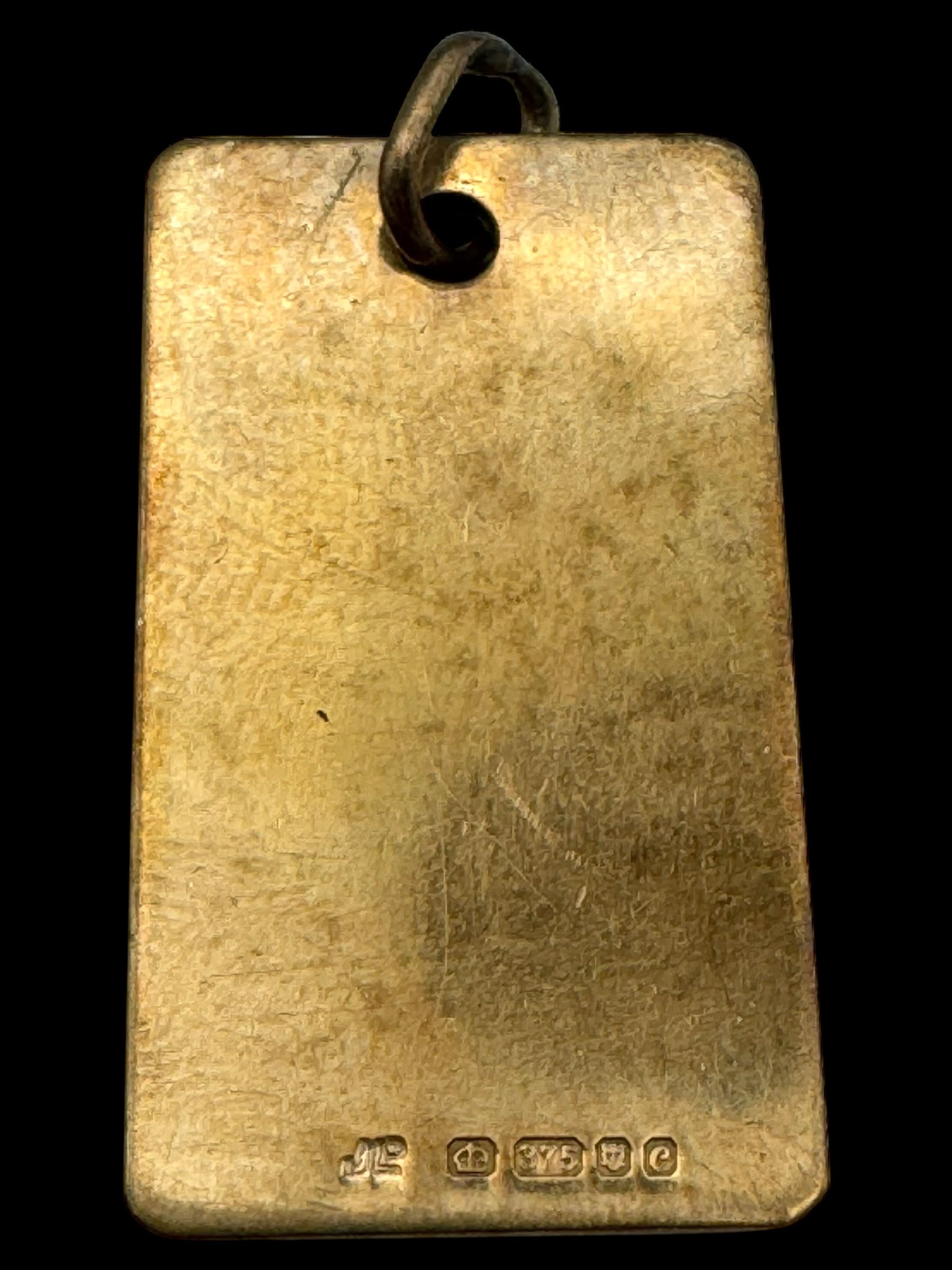 9ct gold jewellery including gate bracelet, two charms and two chains