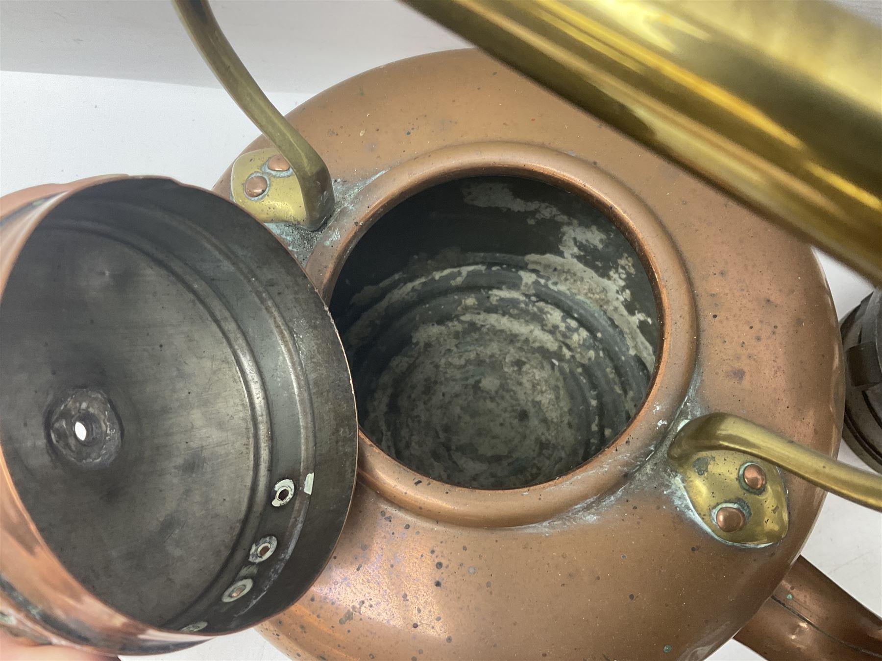 Collection of brassware, to include two jardinieres, candle sticks, brass shell, etc