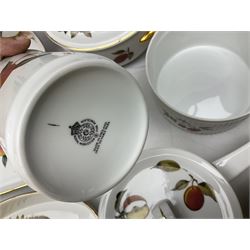 Worcester Evesham pattern dinner wares, to include two saucepans and lids, footed cake stand, three covered vegetable dishes of various sizes, serving dishes etc 