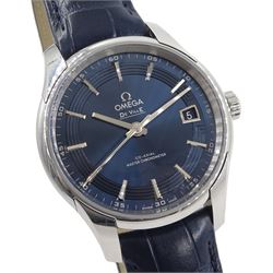 Omega De Ville Hour Vision gentleman's stainless steel automatic wristwatch, Cal. 8900, Ref. 433.33.41.21.03.001, serial No. 87712187, blue dial with date aperture, on original blue leather strap and stainless steel foldover clasp, boxed with papers and warranty card dated 2020