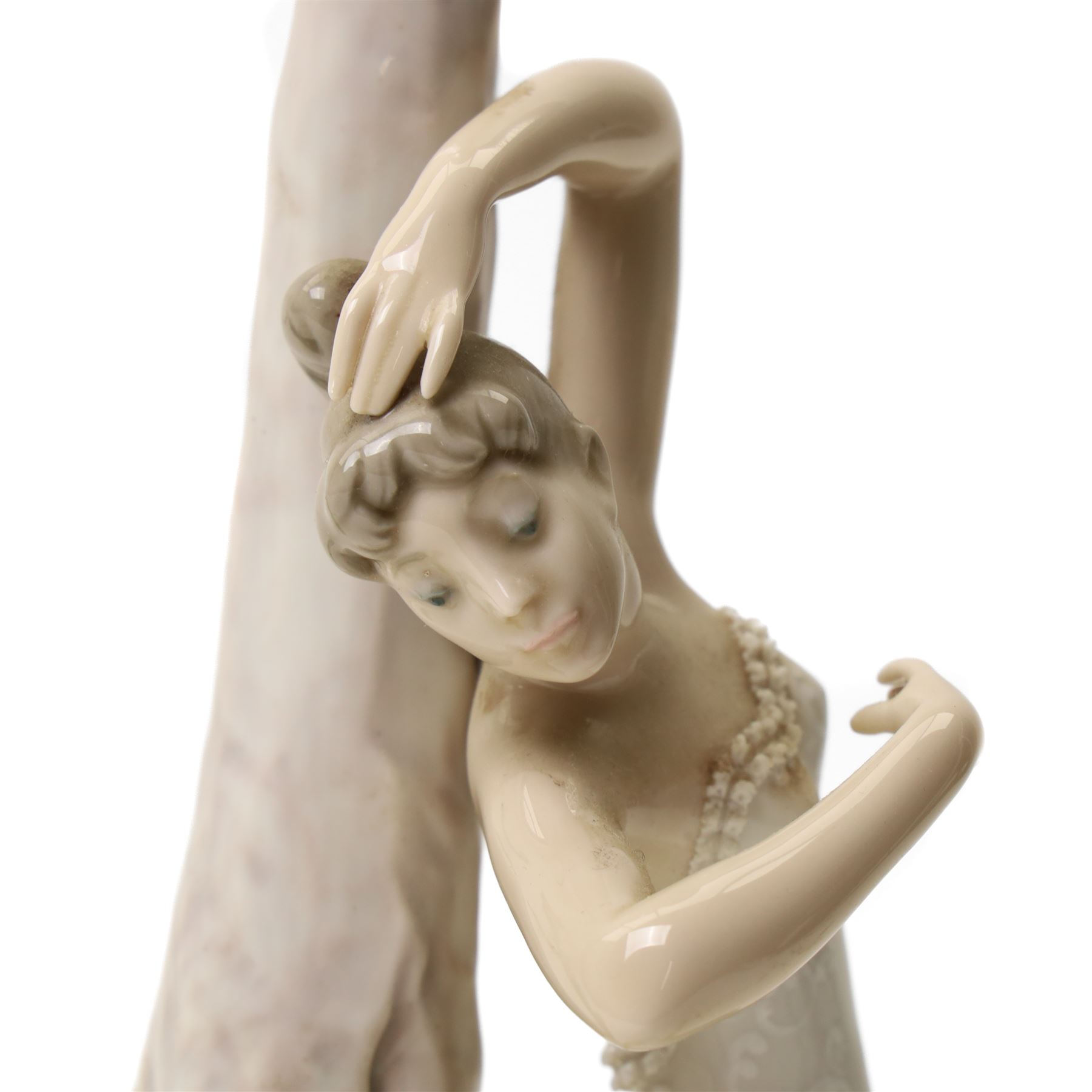 Pair of Lladro lamps, modelled as a Violinist and a Ballerina, including fittings H38cm (2)