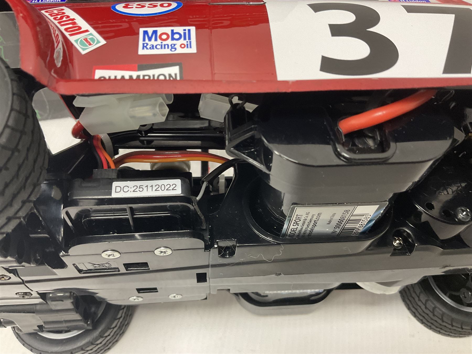 Tamiya - 1:10 scale Mini Cooper S 1964 Monte Carlo rally winning car driven by Paddy Hopkirk radio controlled car with boxed SR2S 2,4GHz radio system 