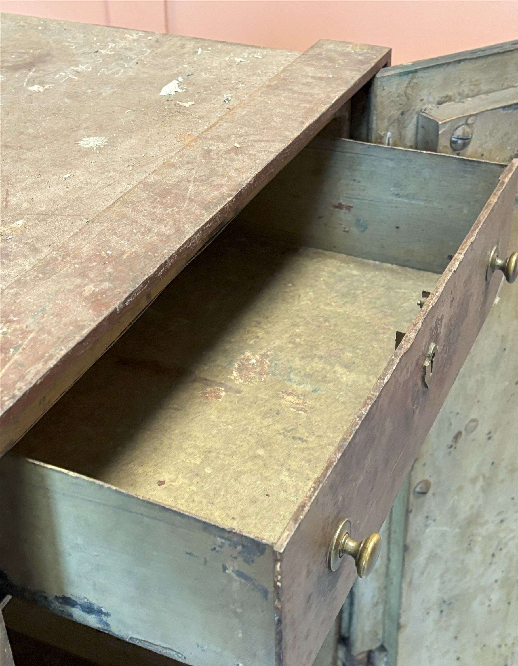 19th century plate iron strongbox / safe, complete with handle, working with key. H96cm, W58cm, D63cm - COLLECTION BY APPOINTMENT FROM: The White House, Thirsk Road, Easingwold, York, YO61 3NF - CALL 01723 507111 TO ARRANGE