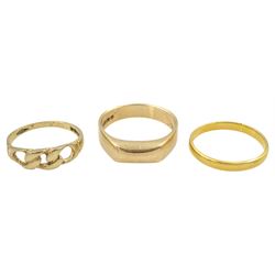 22ct gold wedding band, 9ct gold chain link ring and one other 9ct gold ring, all hallmarked 