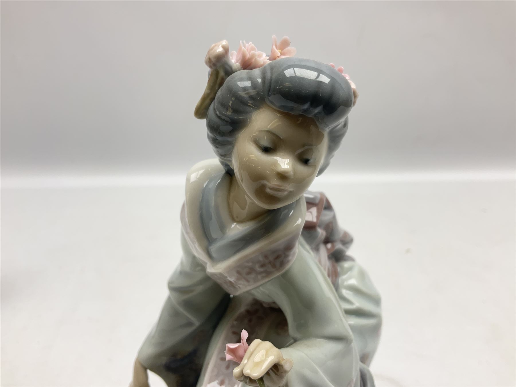 Two Lladro Japanese Ladies figures, comprising Kiyoko no 1450 and Yuki no 1448, both issued 1983, retired 1998, largest example H20cm