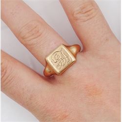 Early 20th century 9ct rose gold signet ring, Chester 1921
