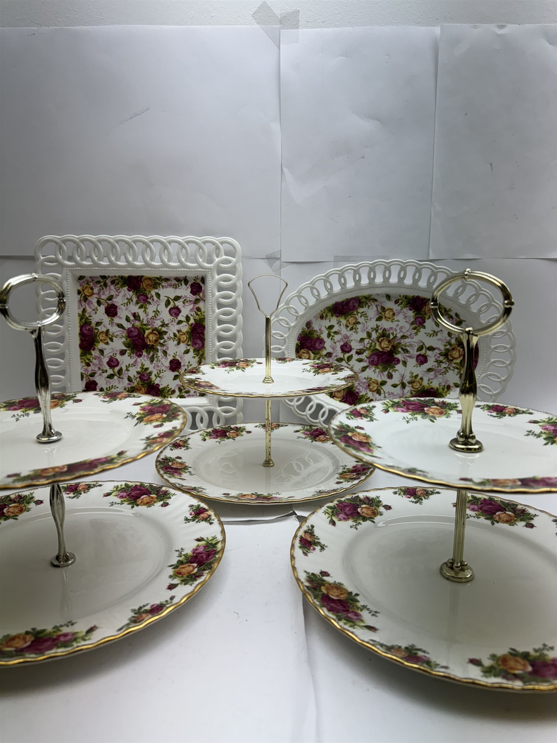 Royal Albert Old Country Roses pattern tea and dinner wares, including tiered cake stands, cake plate, napkin rings, egg cups, pierced serving platters, etc 