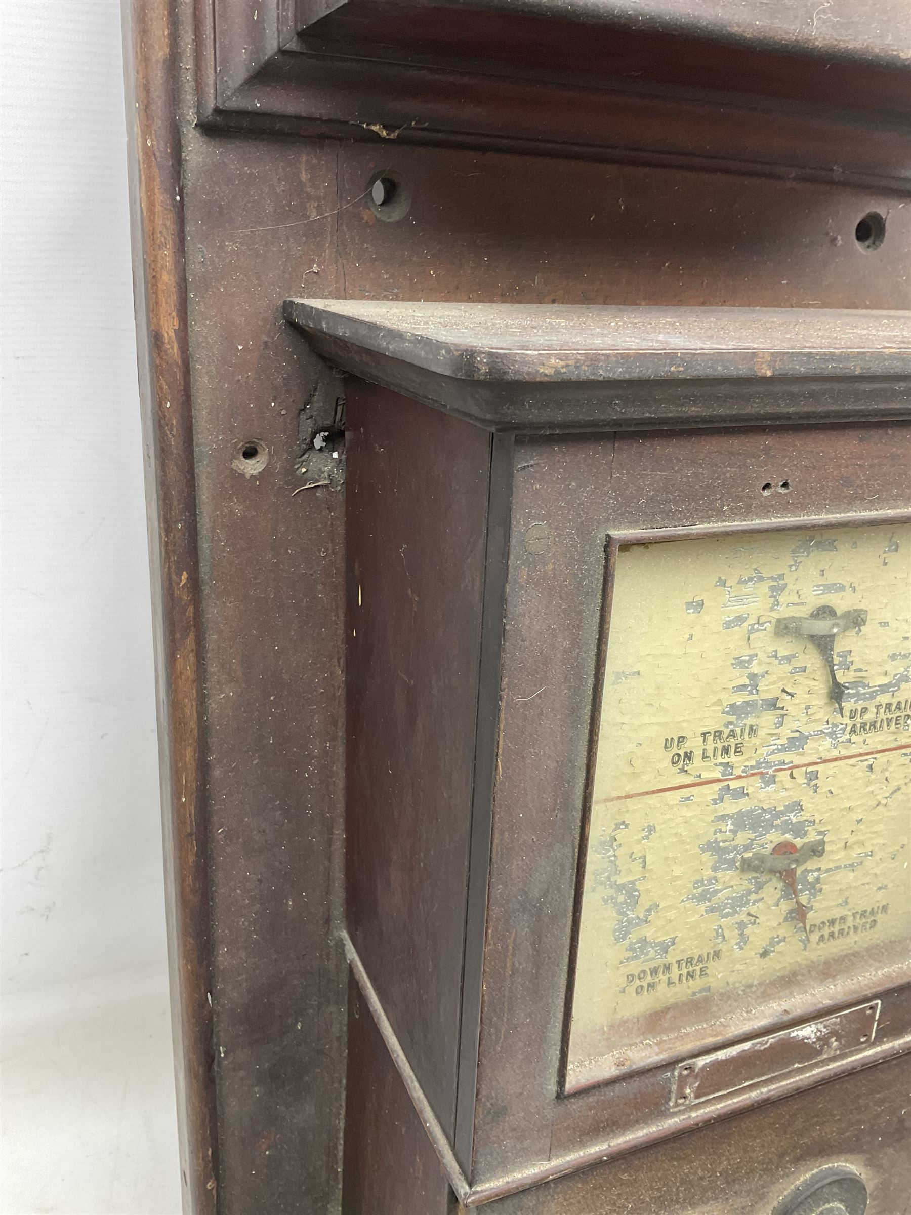 Railway  repeater signal box, with signals for train on line and arrival, H97cm