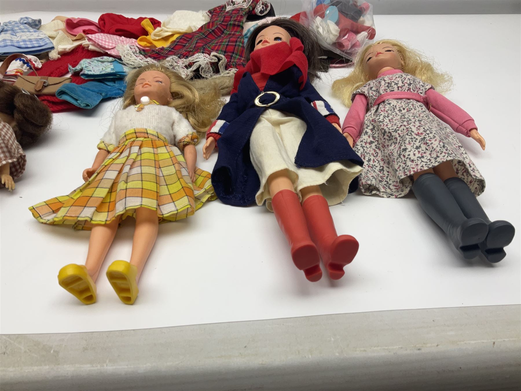 Six fashion dolls by Amanda Jane, Sindy and Barbie with various outfits, clothing and footwear