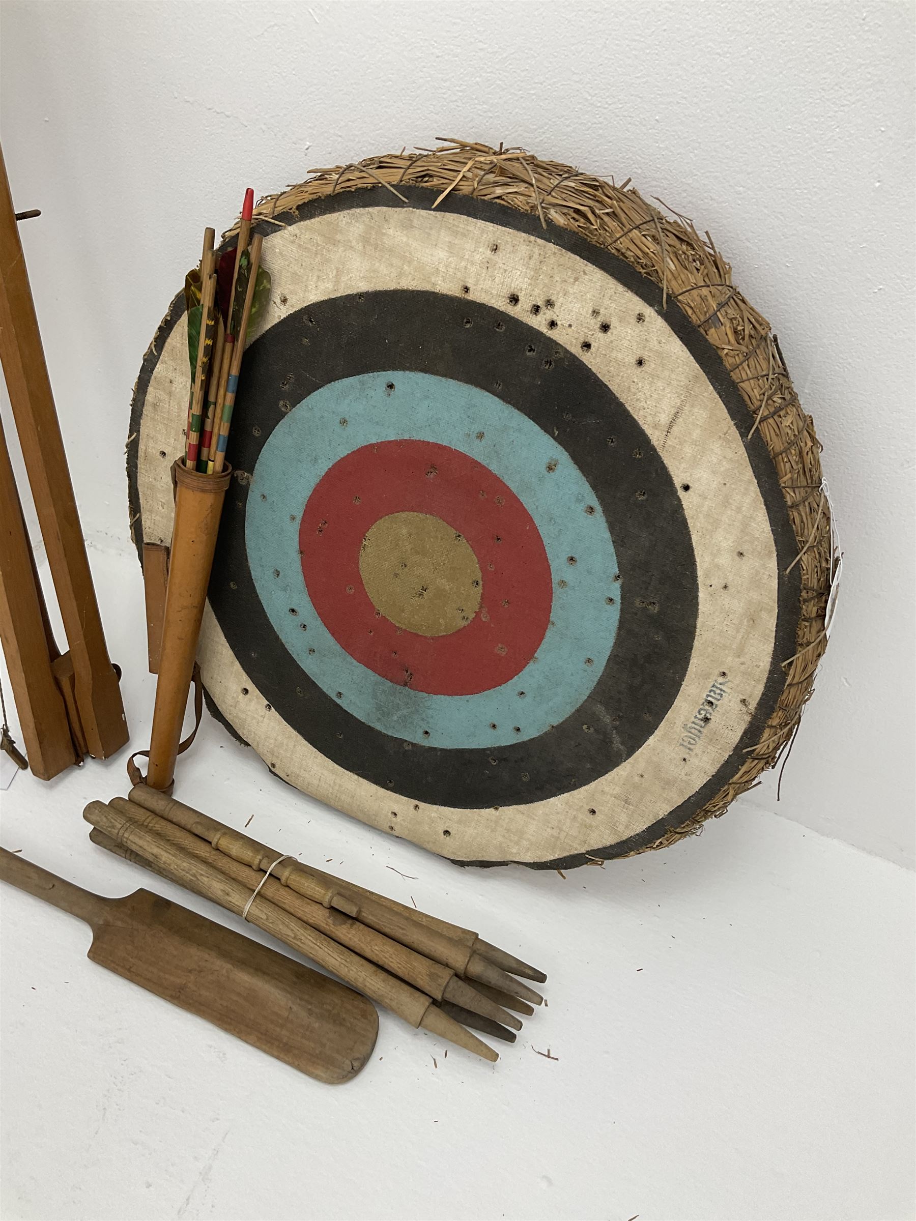 Slazenger juvenile long bow marked 10lbs./4'0