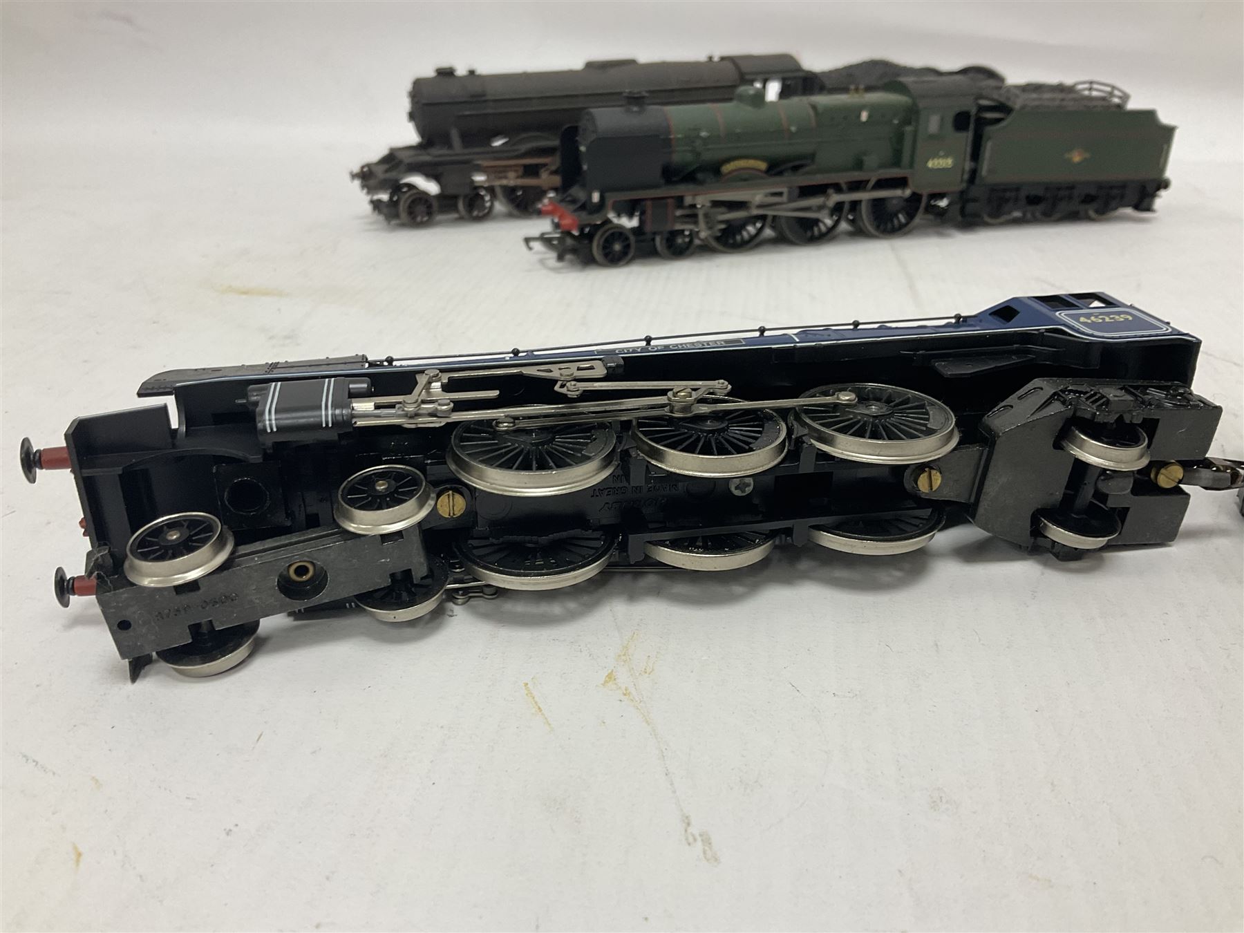 Hornby ‘00’ gauge - Class A3 4-6-2 weathered ‘Flying Scotsman’ locomotive no.60103; Patriot Class 5XP 4-6-2 ‘Caernarvon’ locomotive no.45515; Class 8P 4-6-2 ‘City of Chester’ locomotive no.46239; Saint Class 4-6-0 ‘Clevedon Court’ locomotive no.2937; all unboxed (4)